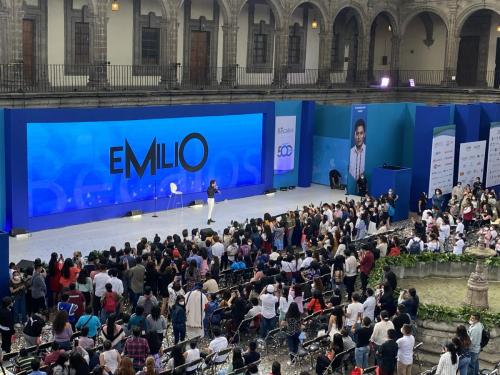 EMILIO-OSORIO-FRENTE-A-ESTUDIANTES